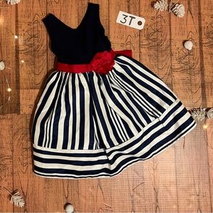 Beautiful dress for Xmas parties, photoshoot or other big occasion!